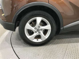 純正17インチアルミホイール装備。