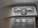 ETC車載器が装備されています。セットアップをしてお渡しとなります。ETCカードを差し込むだけで高速道路の利用が可能です。