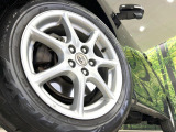 【純正17インチアルミホイール】外観にマッチした純正アルミホイールを装着しております。各種社外アルミホイールや、スタッドレスタイヤも取扱いしております。是非ご相談ください♪