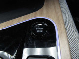 プッシュスターター☆ボタン1つでエンジン始動できます。同時にエンジンイモビライザーという装置でオーナーが持っている鍵が無いとエンジンがかけられない仕組みになっていて、盗難防止にもなっています。