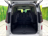 ラゲッジルームは、大容量のスペースを確保。普段のお買い物からレジャーまで、幅広く活躍してくれます!また、リアシートを倒すことでバリエーション豊かにお使いいただけます。