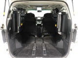 ミニバン最大級のスペース!ご家族、お友達とのキャンプやバーベキューほか、お仕事でも十分な容量が有ります!