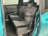 広々とした後部座席です♪気になるキズや汚れなどなく良好な状態です。