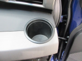 運転席右側のドリンクホルダーです。