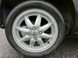 【純正ホイール】外観にマッチした純正アルミホイールを装着しております。