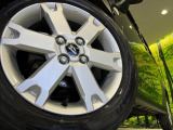【純正15インチアルミホイール】外観にマッチした純正アルミホイールを装着しております。各種社外アルミホイールや、スタッドレスタイヤも取扱いしております。是非ご相談ください♪