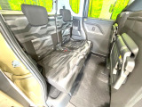 後部座席も気になるようなキズ・汚れやへたり等、大きなダメージはなく、良好な状態です。