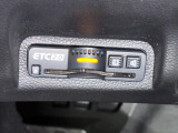 有料道路のレーン通過に便利なETC2.0車載器を装着しています。ご利用にはセットアップが必要となります。