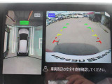 ナビ画面にアラウンドビュ-モニタ-の映像を映し出しています。  狭い場所での車庫入れをサポ-トしてくれる便利アイテムです。