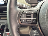 ステアリングにオーディオ操作スイッチが付いています。オーディオ画面に直接タッチしなくても操作が出来ますので、運転に集中できます。