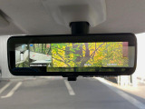 【デジタルルームミラー】後席の大きな荷物や同乗者で後方が確認しづらい時でも安心!カメラが撮影した車両後方の映像をルームミラー内に表示。クリアな視界で状況の確認が可能です!