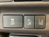 Hondaセンシング用の、VSA(ABS+TCS+横滑り抑制)解除と路外逸脱抑制機能のオンオフスイッチなどはハンドルの右側に装備しています。