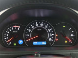 とっても見やすいメーターです。夜間時はラグジュアリーな気分にさせてくれる照明が魅力ですので、夜のドライブも楽しみになりますよ♪