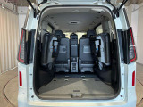 3列目のシートを跳ね上げるとたくさんお荷物が積めます☆