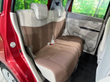 後部座席も気になるようなキズ・汚れやへたり等、大きなダメージはなく、良好な状態です。