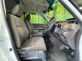 運転席シート廻りは使用感も少なく、良好な状態となっています。丁寧に使われていたことがよくわかりますね。