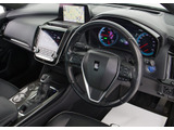 使いやすさや安全性を追求したステアリング周り!高級車ゆえにスイッチ類が多いのも特徴ですね!考え尽くされた配置ですぐに使いこなす事が出来ますのでご安心下さい!是非、体感してみて下さい!!