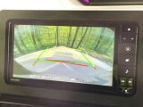 【バックカメラ】駐車時に後方がリアルタイム映像で確認できます。大型商業施設や立体駐車場での駐車時や、夜間のバック時に大活躍!運転スキルに関わらず、今や必須となった装備のひとつです!