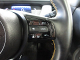 ハンドル右側にはクルーズコントロールのスイッチが装備され運転中の操作も安心して行えます!