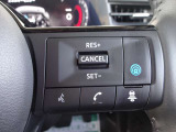 プロパイロットスイッチ!速度を設定するとアクセルを踏んでなくても走ります。高速道路等の運転に便利な機能です。