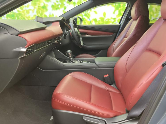 マツダ MAZDA3ファストバック 2.0 20S バーガンディ セレクション の