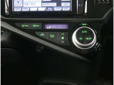 【オートエアコン】1年中快適な室内を提供!車内温度を設定すると、風量を自動で調節してくれます