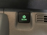 ★ECONスイッチ★ エコドライブを加速しよう!スイッチをONにすると、運転の仕方によるロスを抑え込み燃費をよくするようクルマが頑張ります(*^ー^*)燃費向上にチャレンジ♪