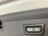ボタン1つでリアハッチの開閉が可能です。またコンフォートアクセスが付いていれば鍵をポケットに入れた状態でキックで開閉も可能です。