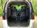 普段のお買い物や通勤、送迎等に十分な荷室スペースを確保しております。セカンドシートを倒すと、大きな荷物の積載も可能です♪
