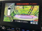 【パノラミックビューモニター】専用のカメラにより、上から見下ろしたような視点で360度クルマの周囲を確認することができます☆死角部分も確認しやすく、狭い場所での切り返しや駐車もスムーズに行えます。