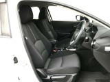 【運転席シート】へたりがちな運転席も大きなへたりがなく、綺麗な状態です。