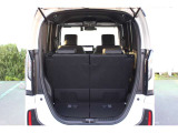 後部座席のスライド機能により、ラゲッジスペースの奥行きや広さを調整可能です。