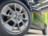 【純正16インチアルミホイール】外観にマッチした純正アルミホイールを装着しております。各種社外アルミホイールや、スタッドレスタイヤも取扱いしております。是非ご相談ください♪