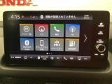 HondaCONNECT対応の便利なナビディスプレー。お持ちのスマートフォンと連携して、ナビやBluetoothでの音楽再生が可能です。デザインはもちろん、操作性も良好です。
