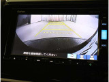 バックガイドモニターで、後方を確認しながら安心して駐車することができます。運転初心者も熟練者も必須の機能ですよ!