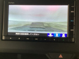 【バックカメラ】運転が苦手な方も車庫入れラクラクです!ギアをリバースに入れれば自動的に切り換わりますので、面倒な操作は不要です♪狭い駐車場もお車を傷つけず安心ですね!