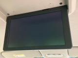 【フリップダウンモニター】大画面モニターで後席でもエンタメをお楽しみいただけます。小さなお子様にも大人気の装備です♪