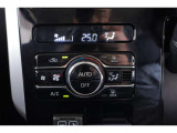 オートエアコンを採用しています。エアコンは温度設定が0.5度刻みで設定が出来ますので、快適な車内空間を実現できます!