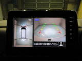 上から丸見え!アラウンドビューカメラです。お車の周りを写します。もちろん後退時には右画面に大きく表示します。