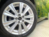 【純正アルミホイール】外観にマッチした純正アルミホイールを装着しております。各種社外アルミホイールや、スタッドレスタイヤも取扱いしております。是非ご相談ください♪