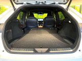 普段のお買い物や通勤、送迎等に十分な荷室スペースを確保しております。セカンドシートを倒すと、大きな荷物の積載も可能です♪
