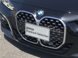 左右のキドニー・グリルの中心にはBMWのエンブレムが鎮座し、個性を放つデザイン性を兼ね備えました。