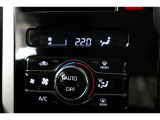 室内を快適温度にするオートエアコン!スイッチもシンプルで操作しやすく、オールシーズン快適なドライブに出かけられますね♪