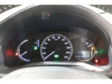 ■スピードメーター■ とっても見やすいメーターです。夜間時はラグジュアリーな気分にさせてくれる照明が魅力ですので、夜のドライブも楽しみになりますよ♪