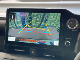 【バックカメラ】駐車時に後方がリアルタイム映像で確認できます。大型商業施設や立体駐車場での駐車時や、夜間のバック時に大活躍!運転スキルに関わらず、今や必須となった装備のひとつです!
