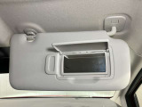 【運転席サンバイザー】鏡が付いているのでメイク直しなどにも便利★