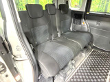 後部座席も気になるようなキズ・汚れやへたり等、大きなダメージはなく、良好な状態です。