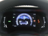 とっても見やすいメーターです。夜間時はラグジュアリーな気分にさせてくれる照明が魅力ですので、夜のドライブも楽しみになりますよ♪
