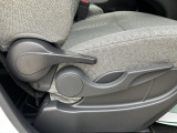 運転席のシートリフター装備しています★細かくドライビングポジションを設定できるので運転し易く、疲れにくいですね♪