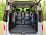 普段のお買い物や通勤、送迎等に十分な荷室スペースを確保しております。セカンドシートを倒すと、大きな荷物の積載も可能です♪